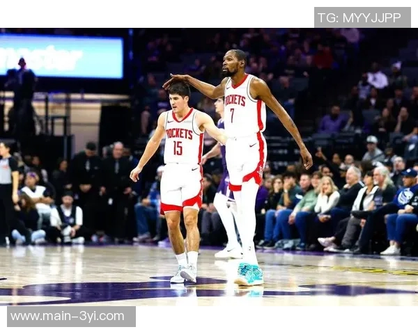 戈贝尔直言球队缺乏紧迫感与责任感亟需严格要求球员提升表现